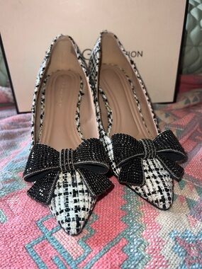 Brandnew BCBGeneration Black & White Tweed Pointed Flats with Crystal Bow